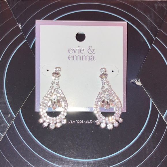 evie & emma Jewelry - Sparkling Silver Drop Earrings